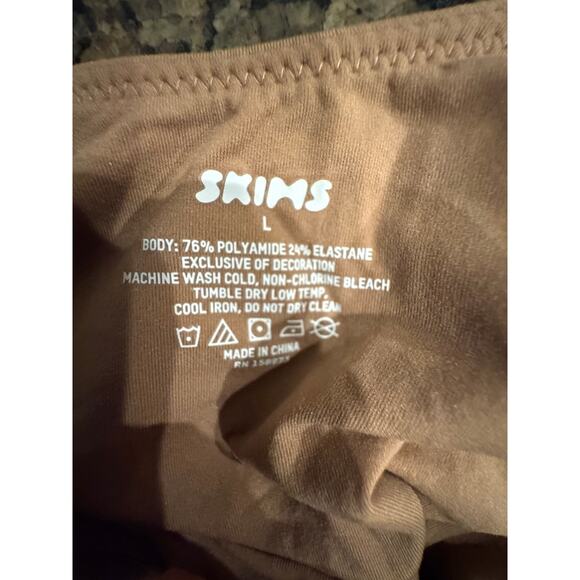 SKIMS Kim K Square Neck Bodysuit large Color Sienna - Picture 5 of 5